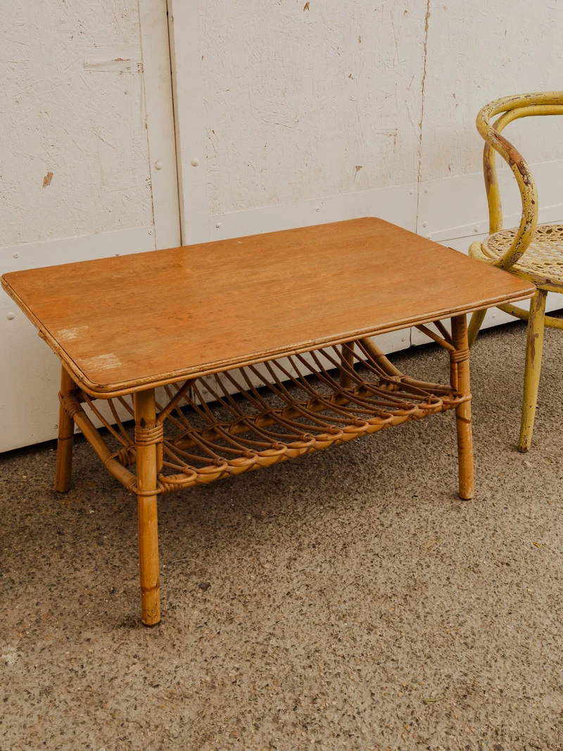 Francine, la table d'appoint en rotin N°978