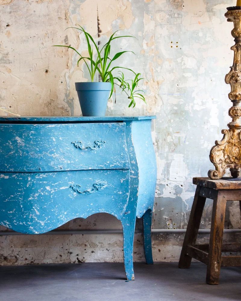 Garance, la commode bleue patinée N°620