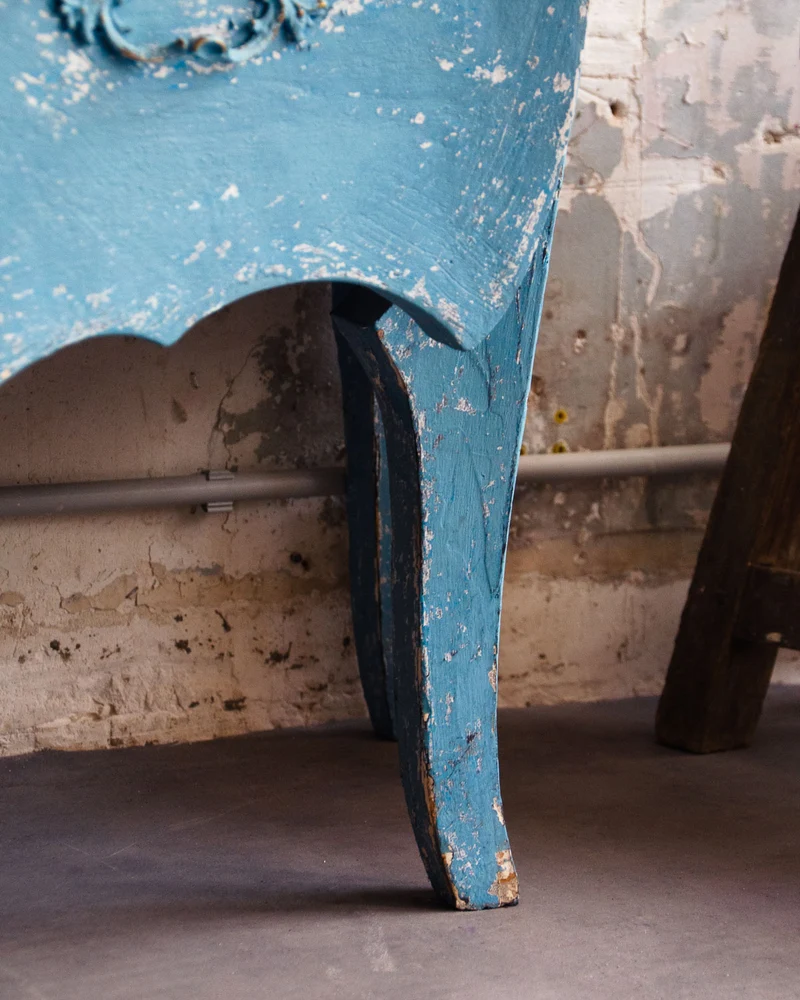 Garance, la commode bleue patinée N°620