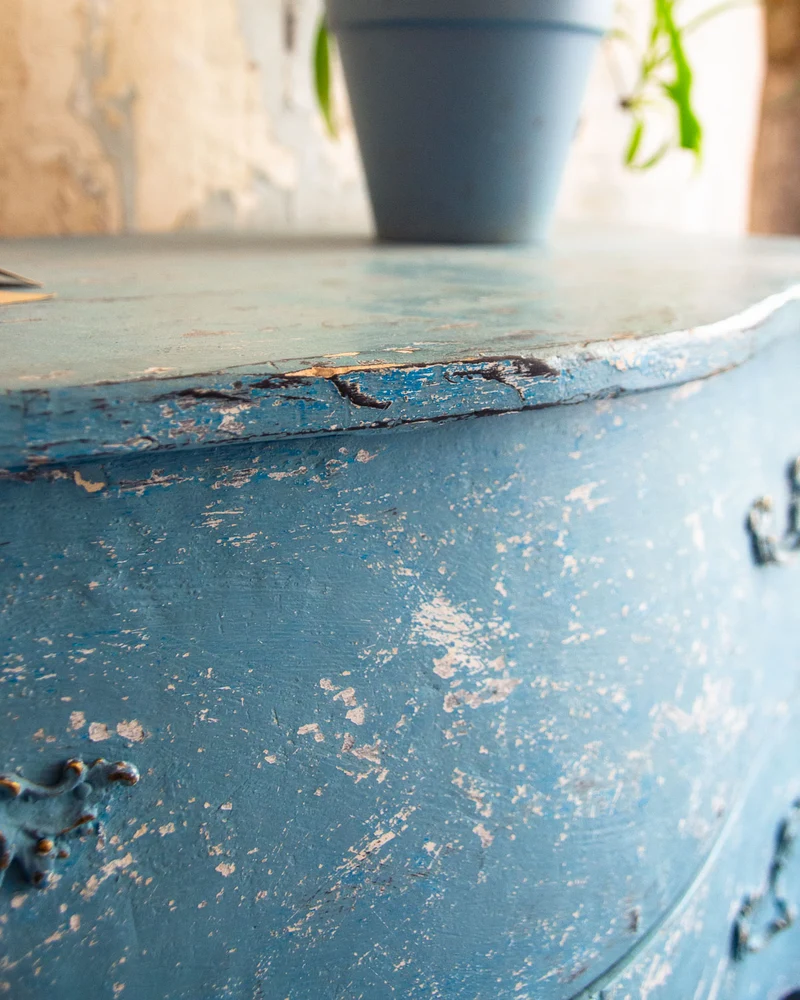 Garance, la commode bleue patinée N°620