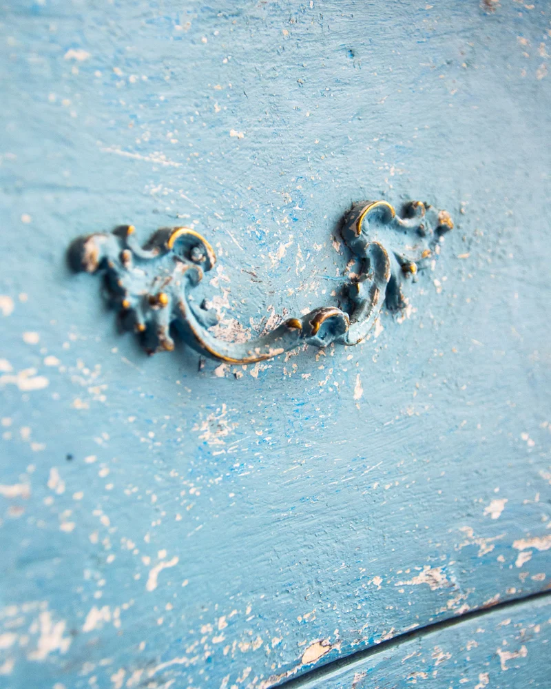 Garance, la commode bleue patinée N°620