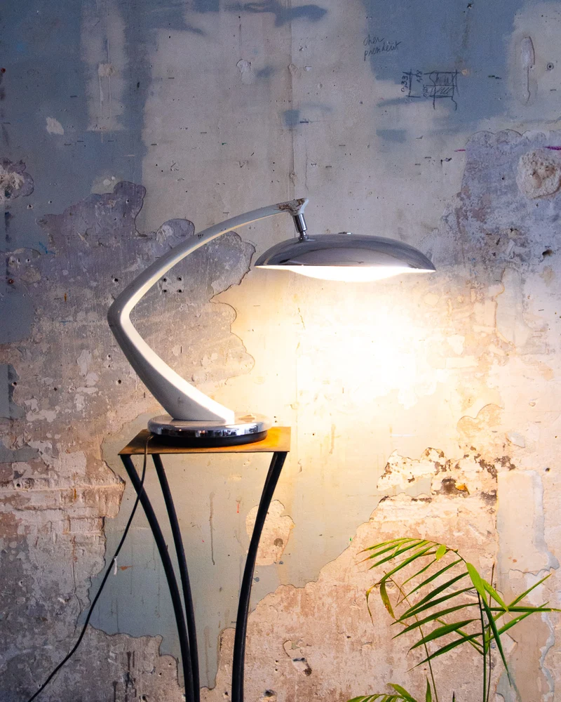 Julia, la lampe au design épuré N°898