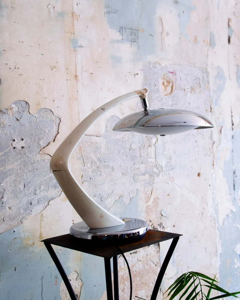 Julia, la lampe au design épuré N°898