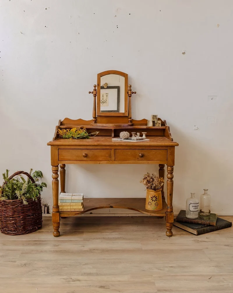 Louise, la coiffeuse vintage en bois clair N°259