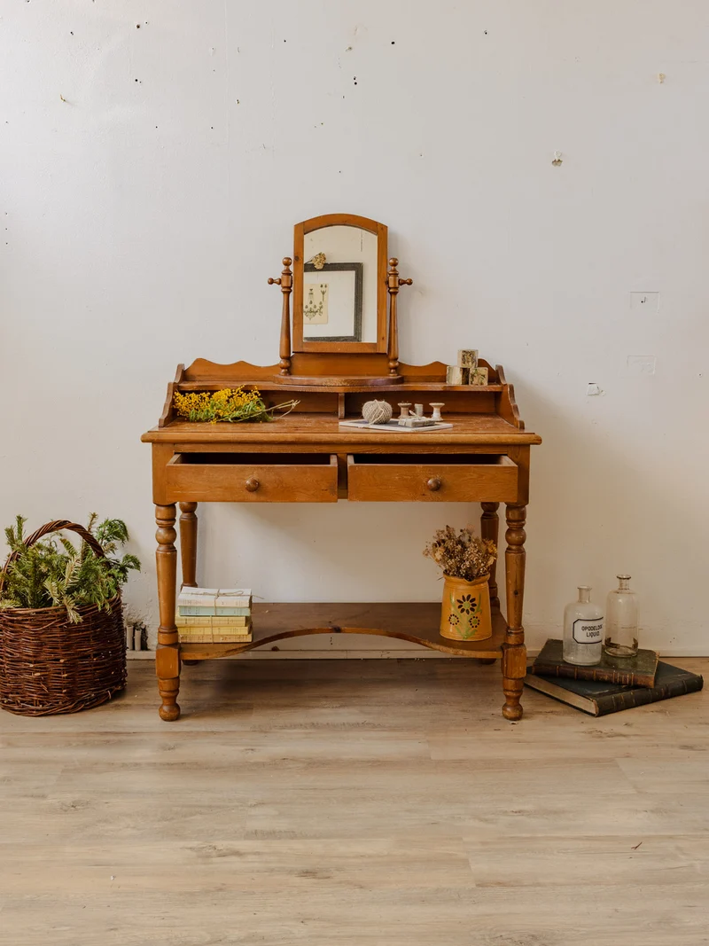 Louise, la coiffeuse vintage en bois clair N°259