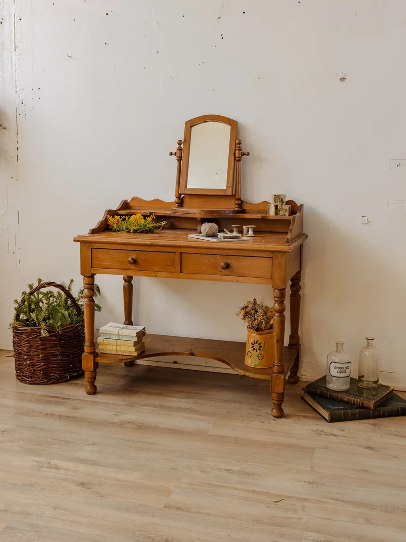 Louise, la coiffeuse vintage en bois clair N°259