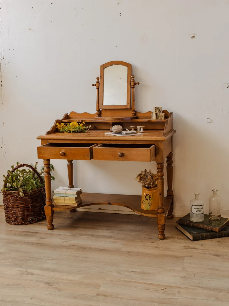 Louise, la coiffeuse vintage en bois clair N°259