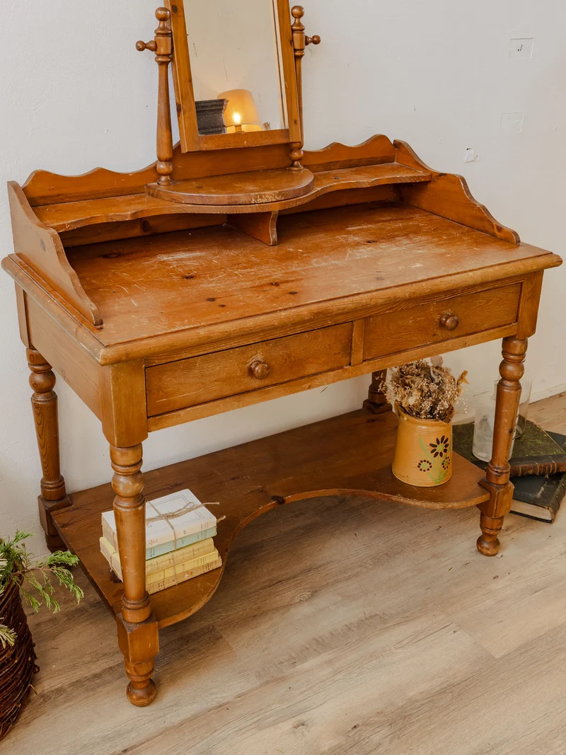 Louise, la coiffeuse vintage en bois clair N°259