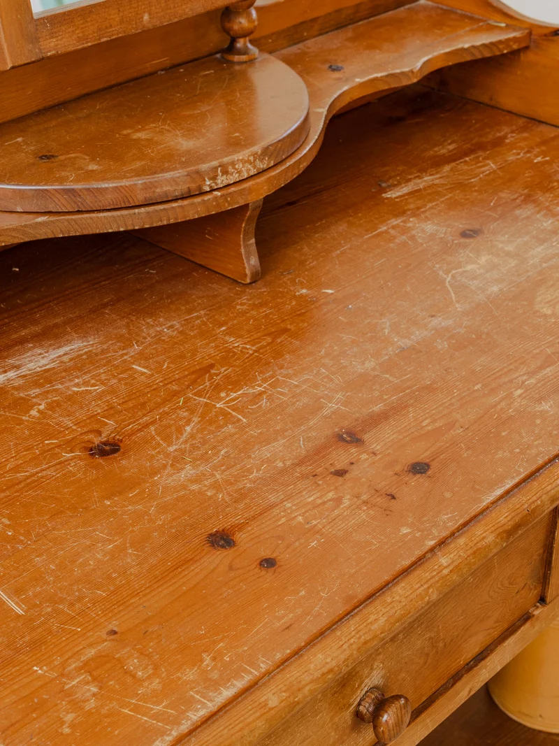 Louise, la coiffeuse vintage en bois clair N°259