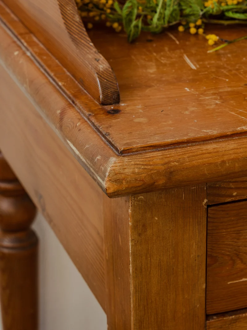 Louise, la coiffeuse vintage en bois clair N°259