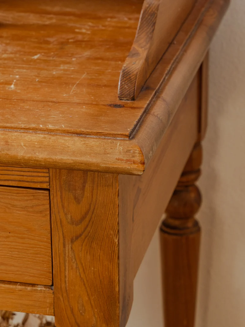 Louise, la coiffeuse vintage en bois clair N°259