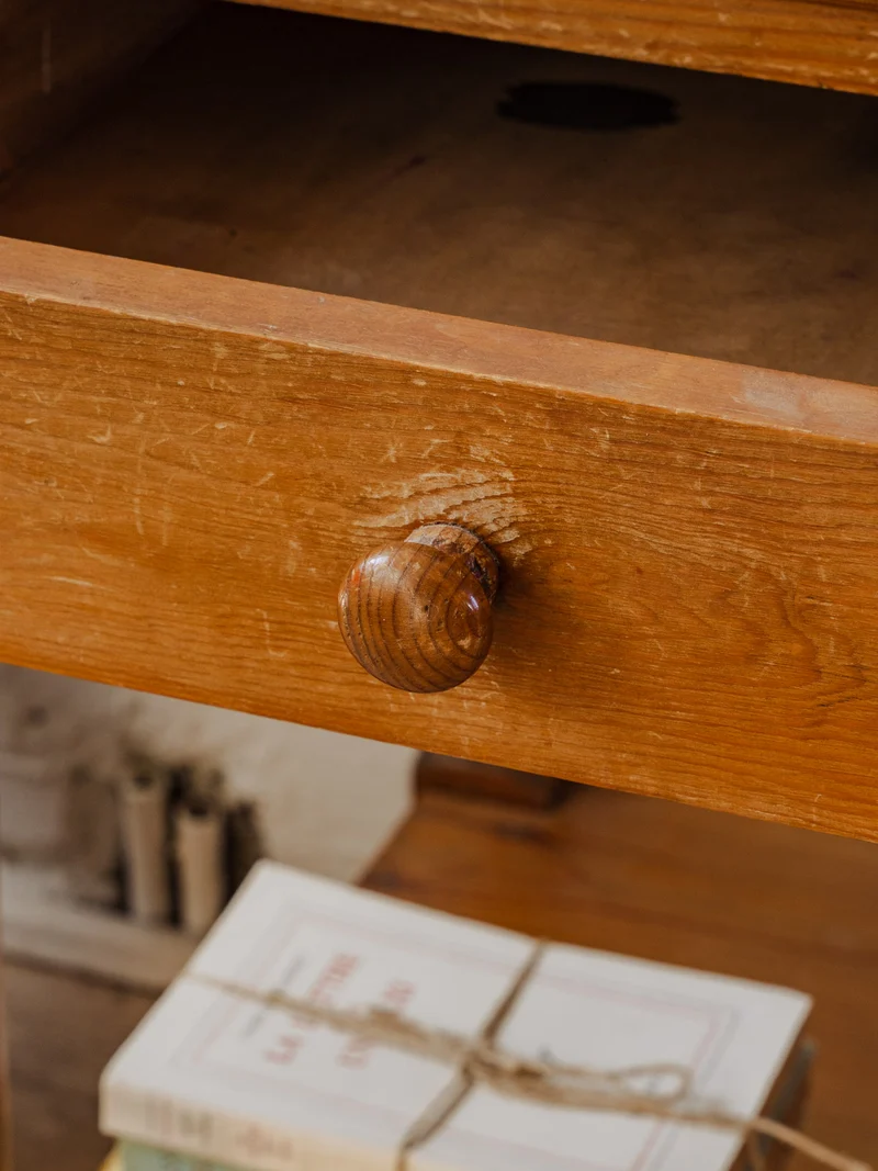 Louise, la coiffeuse vintage en bois clair N°259