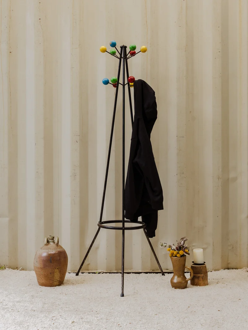 Charlie, le porte-manteau en métal noir et coloré N°218