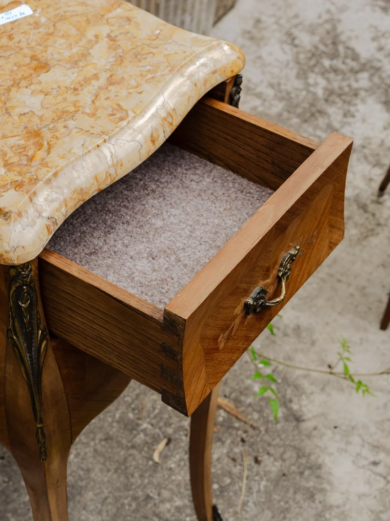 Francine, le meuble d'appoint en bois et marbre N°962