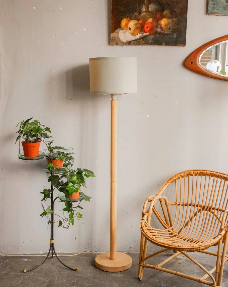 Julien, le lampadaire en bois aux lignes épurées N°375