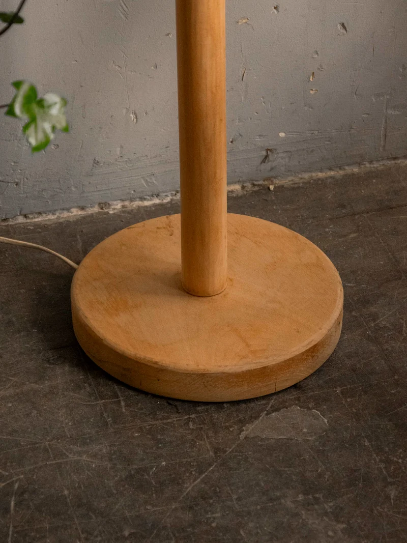 Julien, le lampadaire en bois aux lignes épurées N°375
