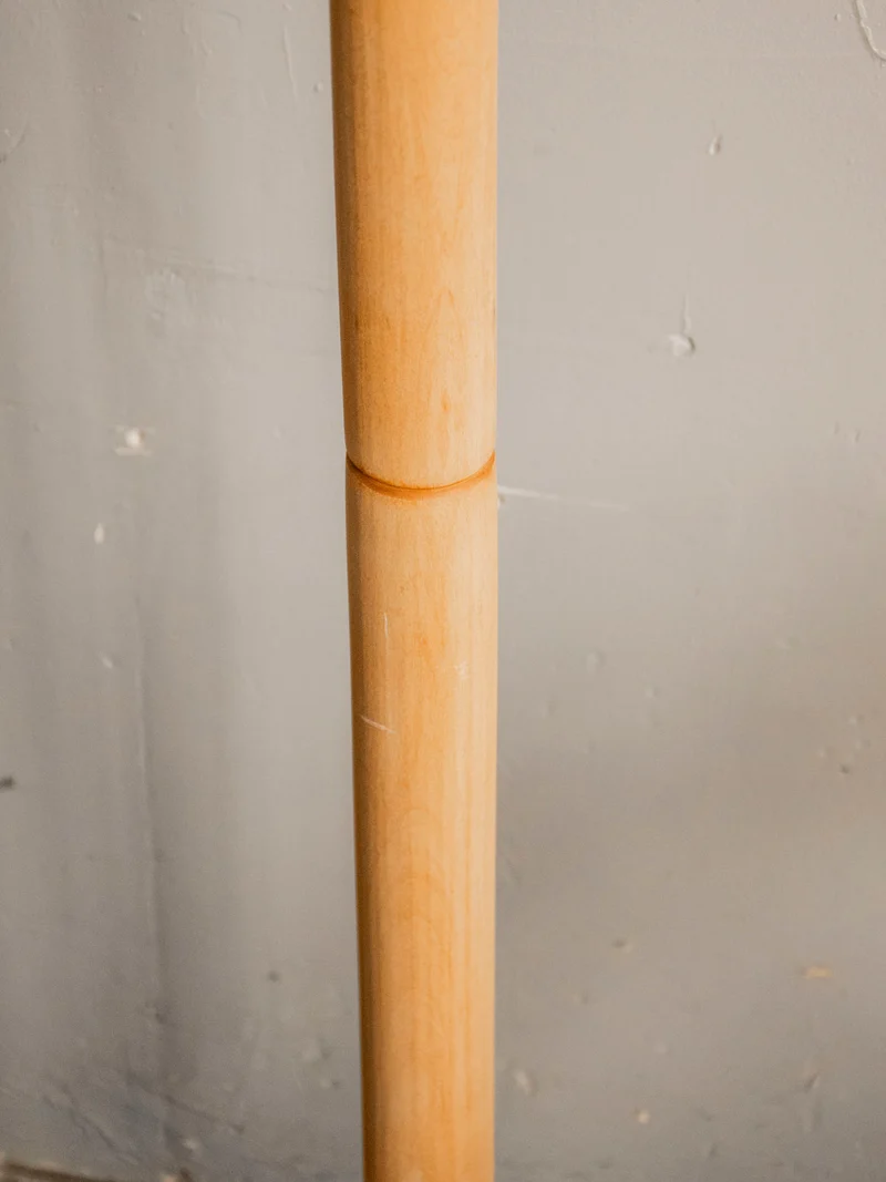 Julien, le lampadaire en bois aux lignes épurées N°375