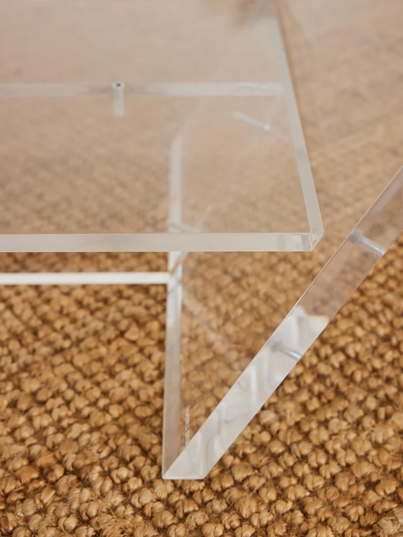 Donna, la table basse en plexiglass N°1000