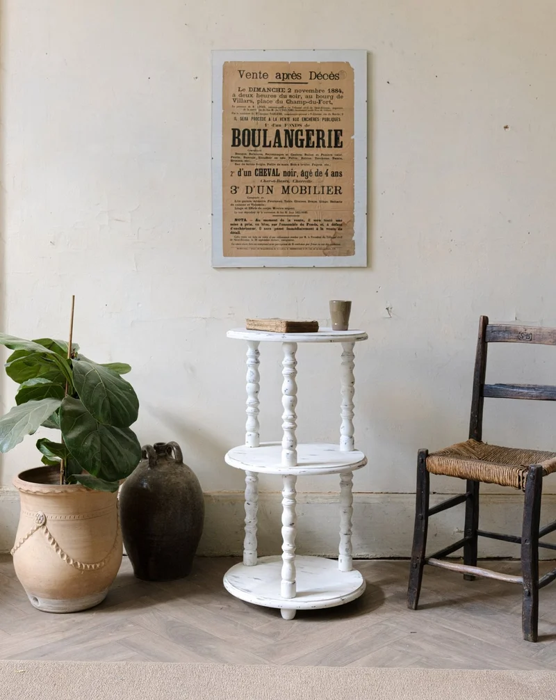 Francine, la table d'appoint en bois tourné N°984