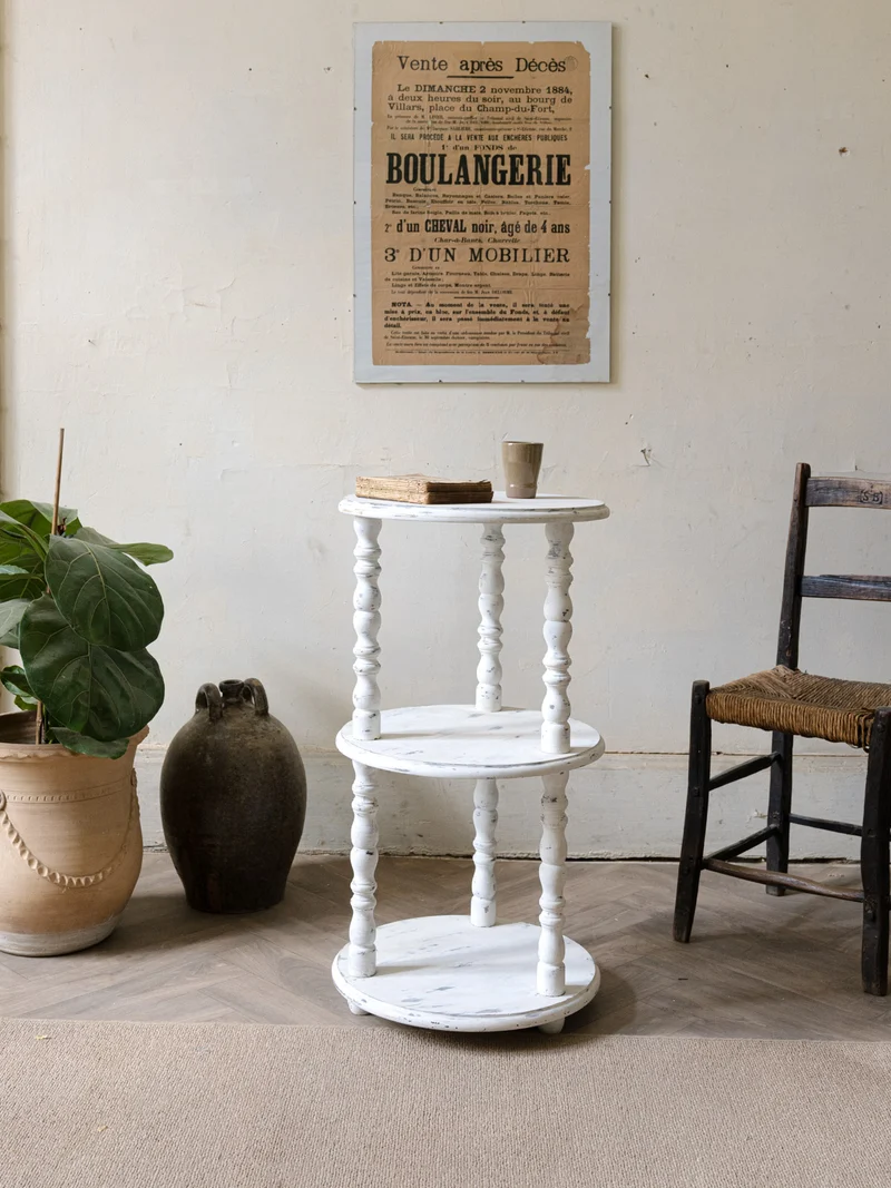Francine, la table d'appoint en bois tourné N°984