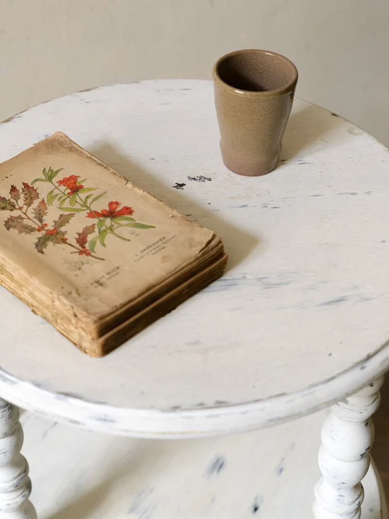 Francine, la table d'appoint en bois tourné N°984