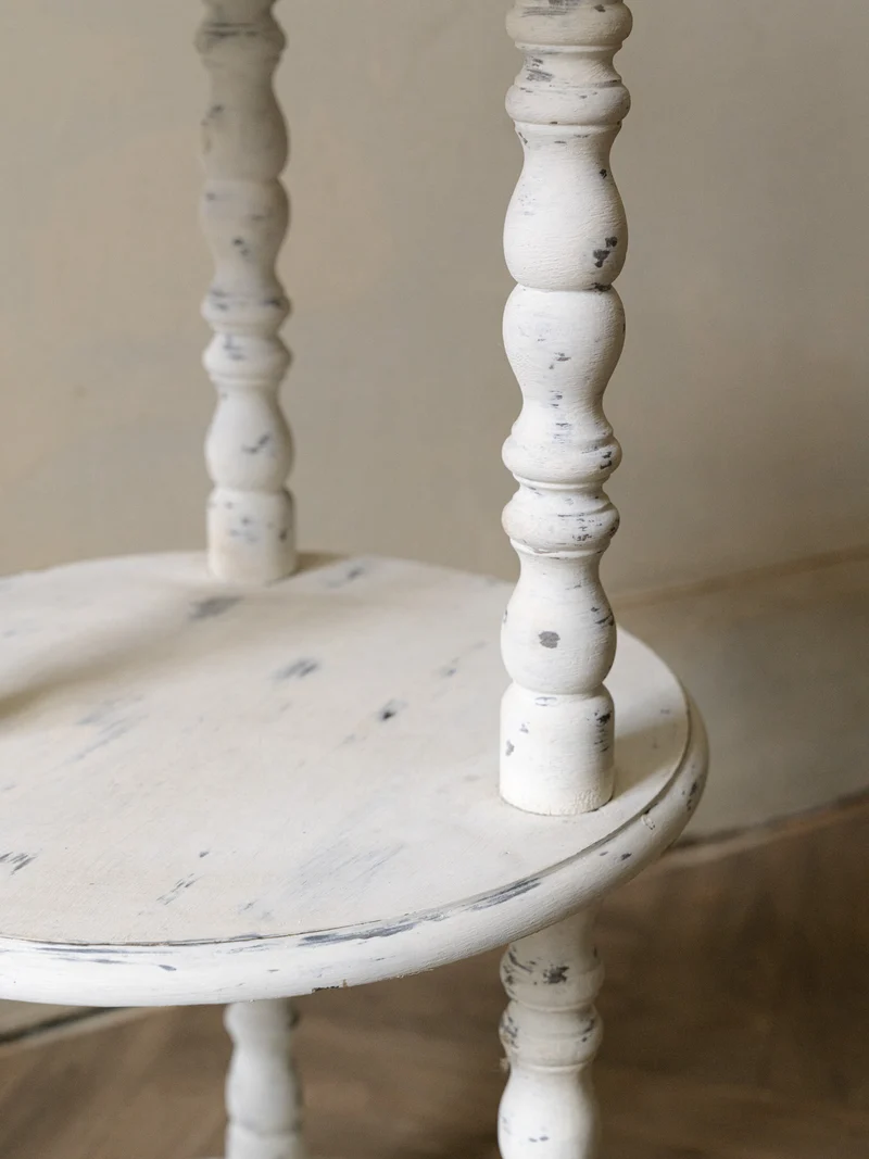 Francine, la table d'appoint en bois tourné N°984
