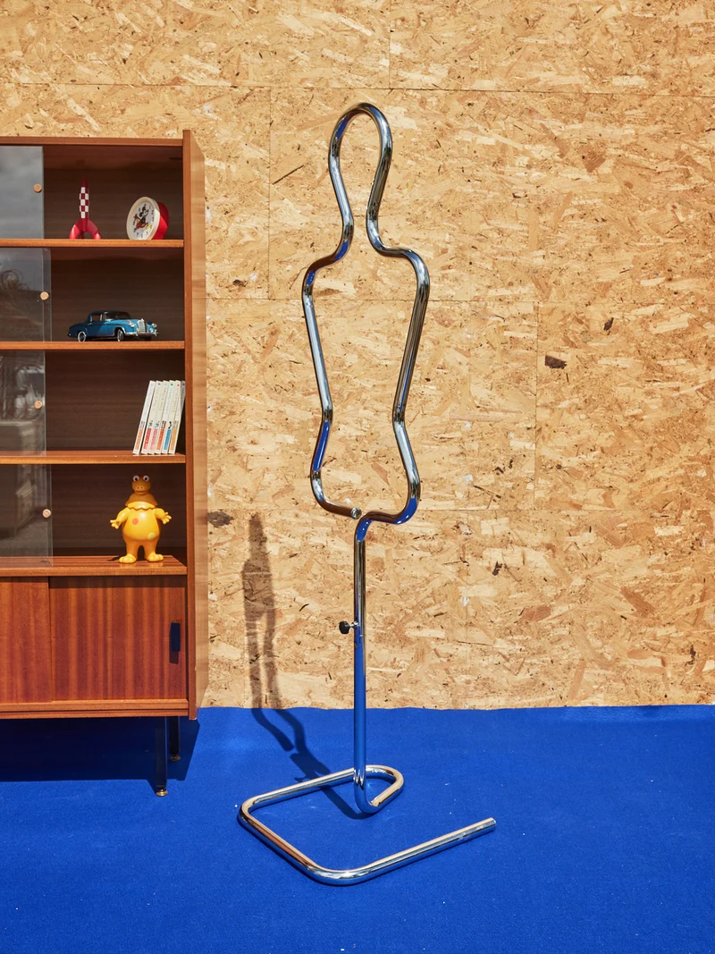 Charlie, le valet de chambre en chrome N°222