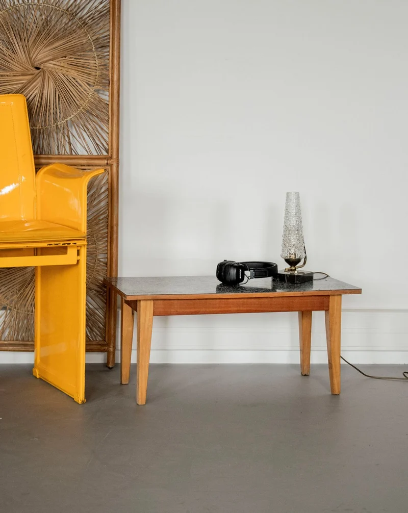 Léonie, la table basse fine au plateau en Formica N°929