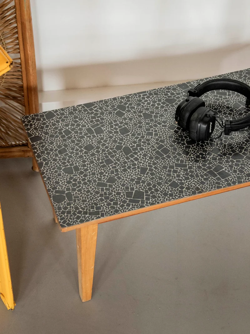 Léonie, la table basse fine au plateau en Formica N°929