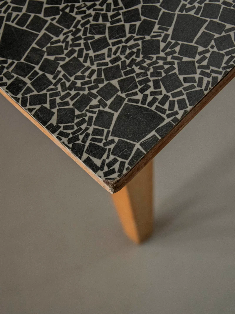 Léonie, la table basse fine au plateau en Formica N°929