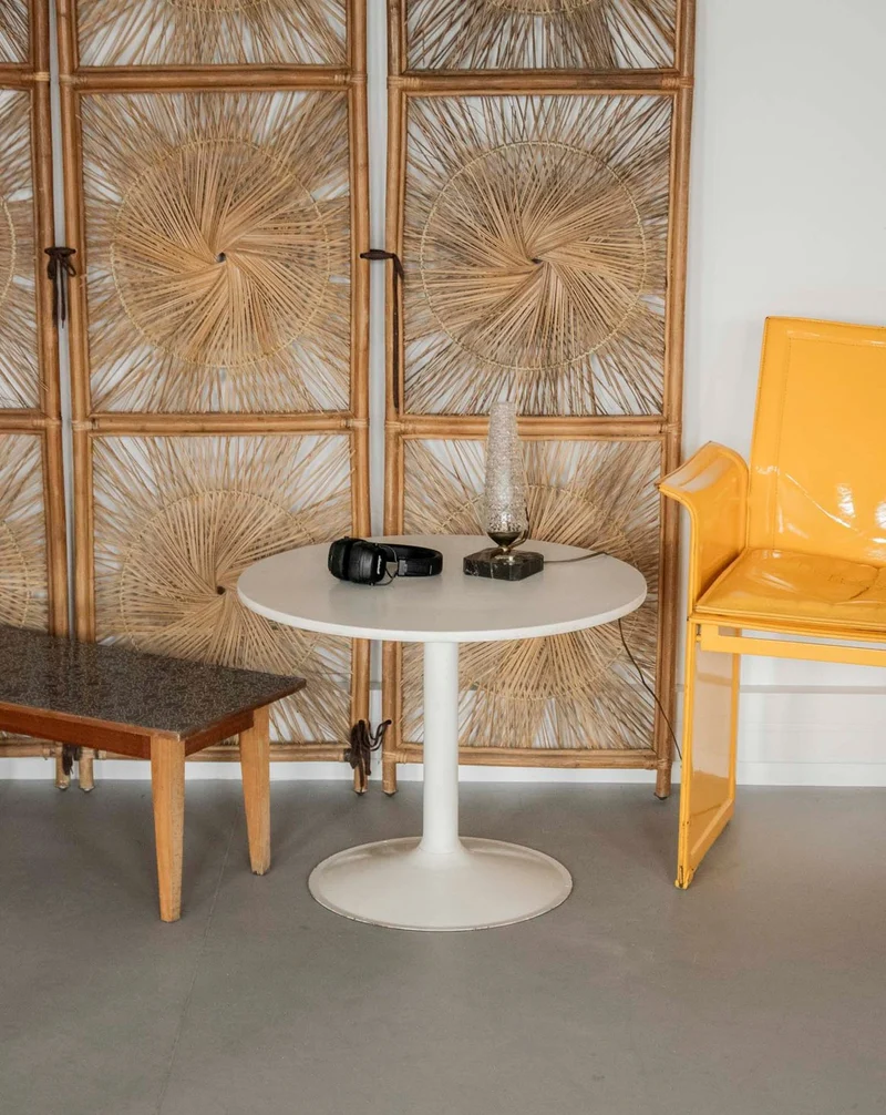 Donna, la table basse tulipe blanche N°969