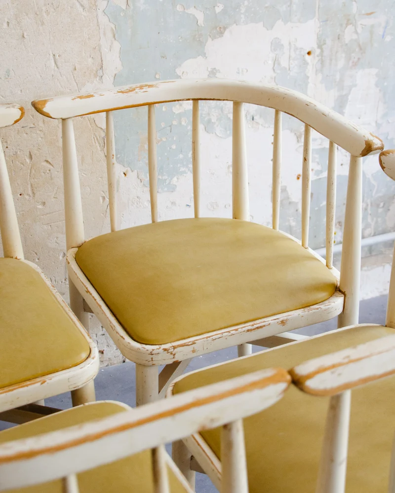 Claude, le lot de 4 chaises courbées N°1251
