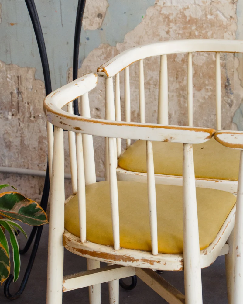 Claude, le lot de 4 chaises courbées N°1251