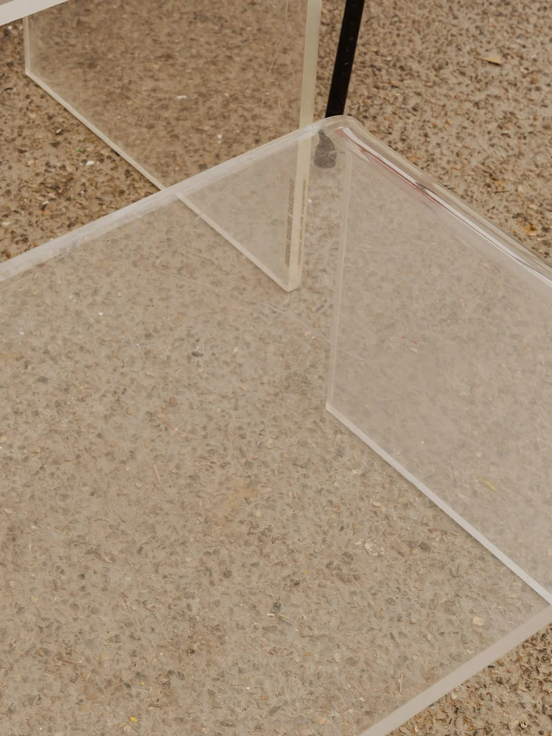 Barbara, les tables gigognes en plexiglass N°160