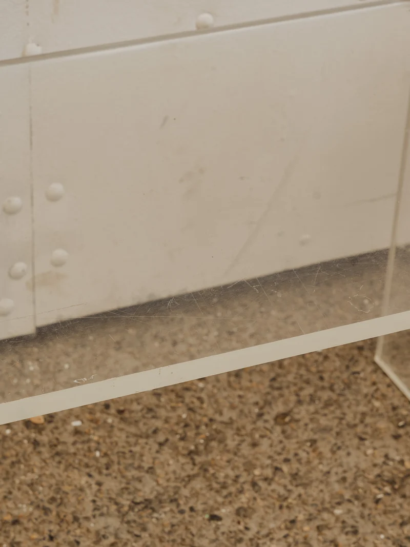 Barbara, les tables gigognes en plexiglass N°160