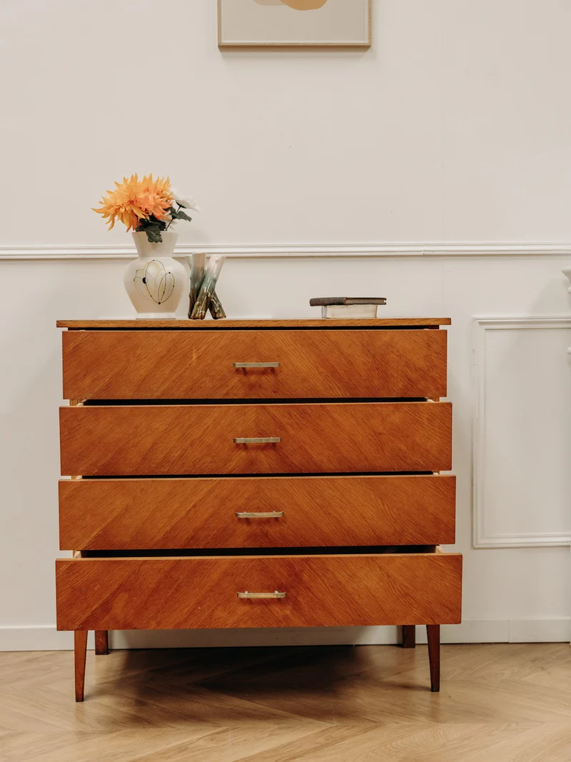 Olga, la commode au placage en bois N°465