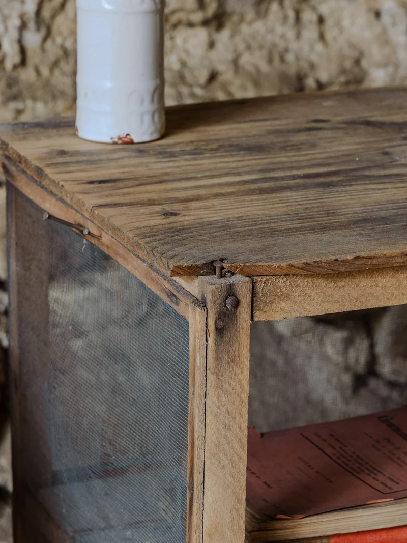 Guy, le petit garde-manger en bois N°37