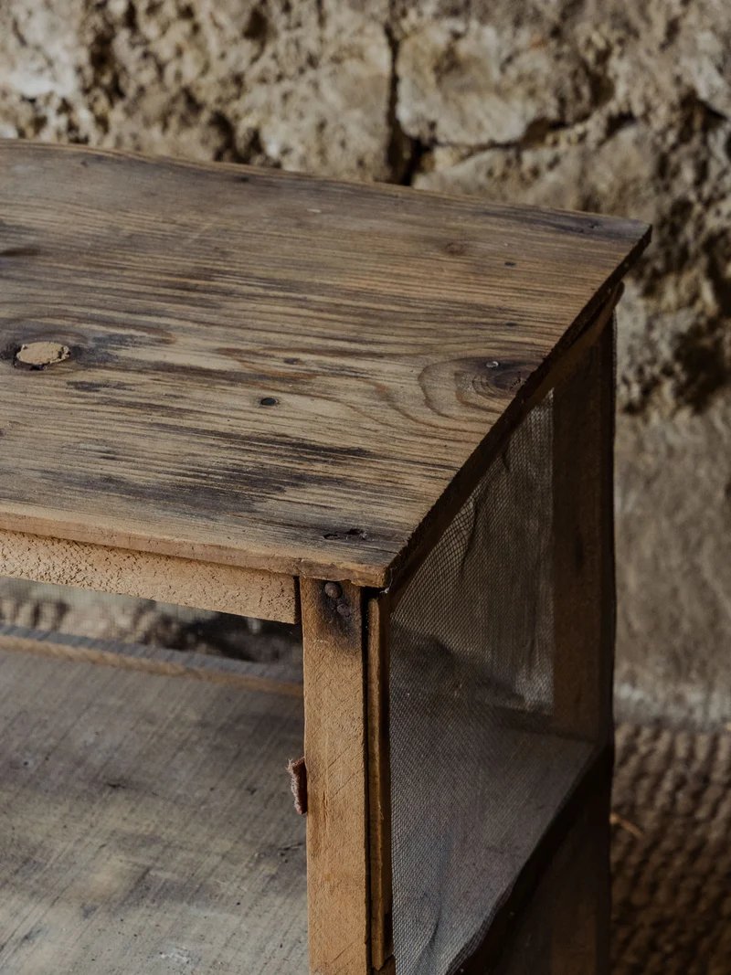 Guy, le petit garde-manger en bois N°37
