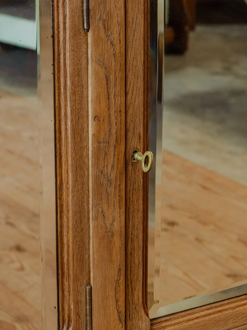 Victoria, la petite vitrine en bois et verre biseauté N°1254