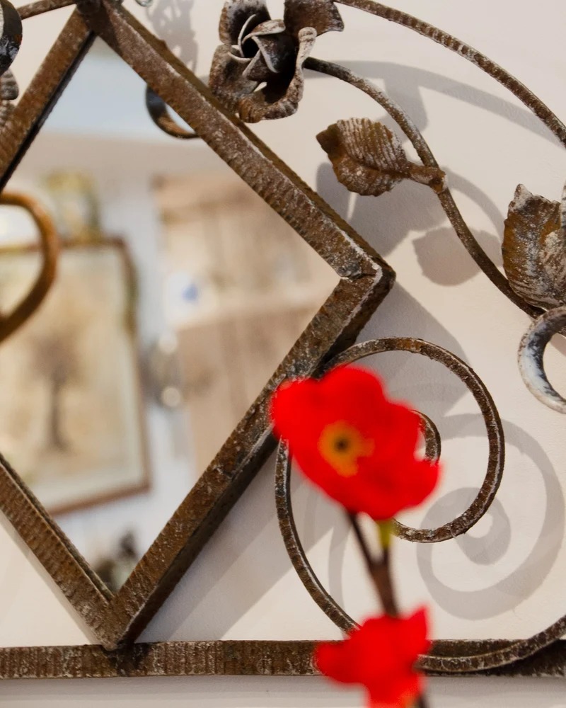Georges, l'étagère miroir en fer forgé N°1200