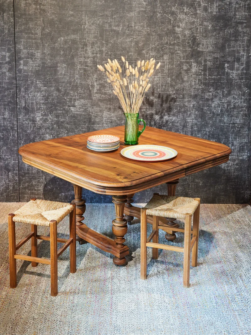 Romy, la table à manger en bois N°1560