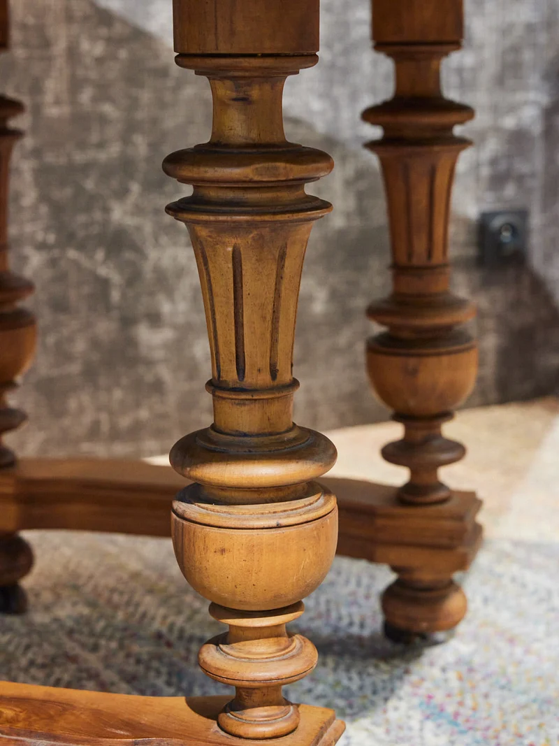 Romy, la table à manger en bois N°1560