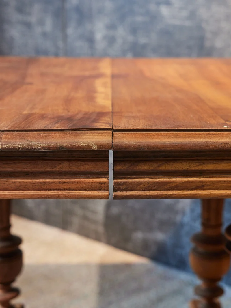 Romy, la table à manger en bois N°1560