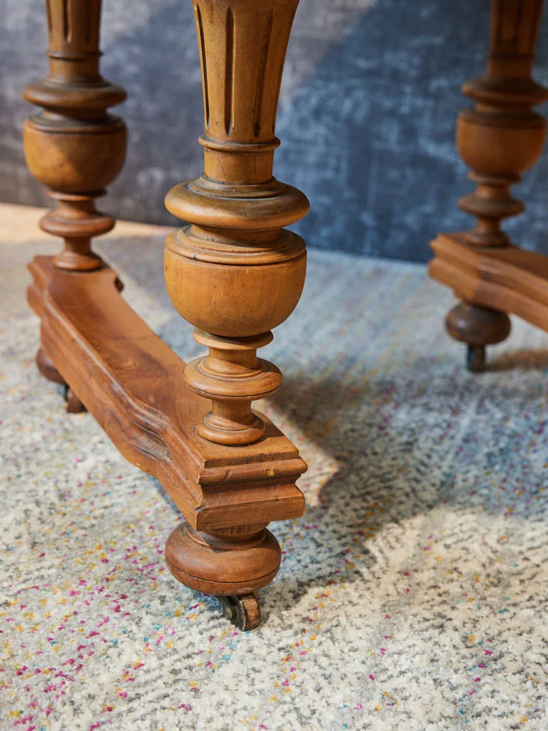 Romy, la table à manger en bois N°1560