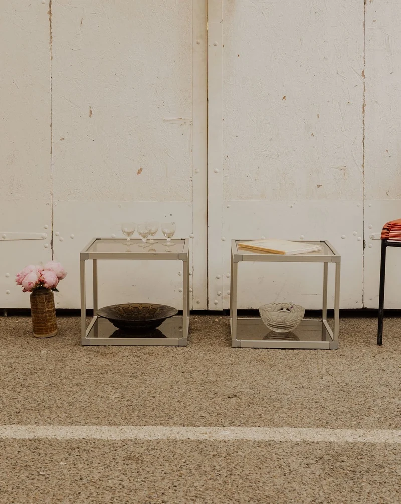 Hanna, la paire de tables d'appoint en verre et chromée N°1359