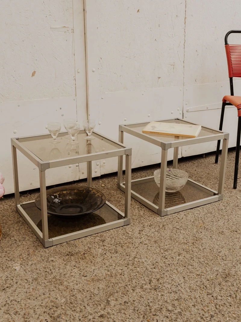 Hanna, la paire de tables d'appoint en verre et chromée N°1359