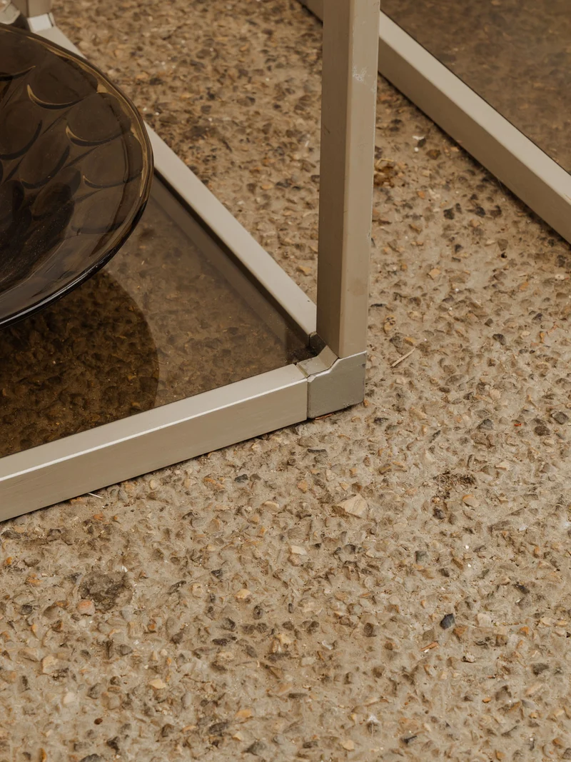 Hanna, la paire de tables d'appoint en verre et chromée N°1359