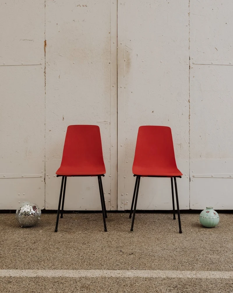 Alma, la paire de chaises rouges N°1616