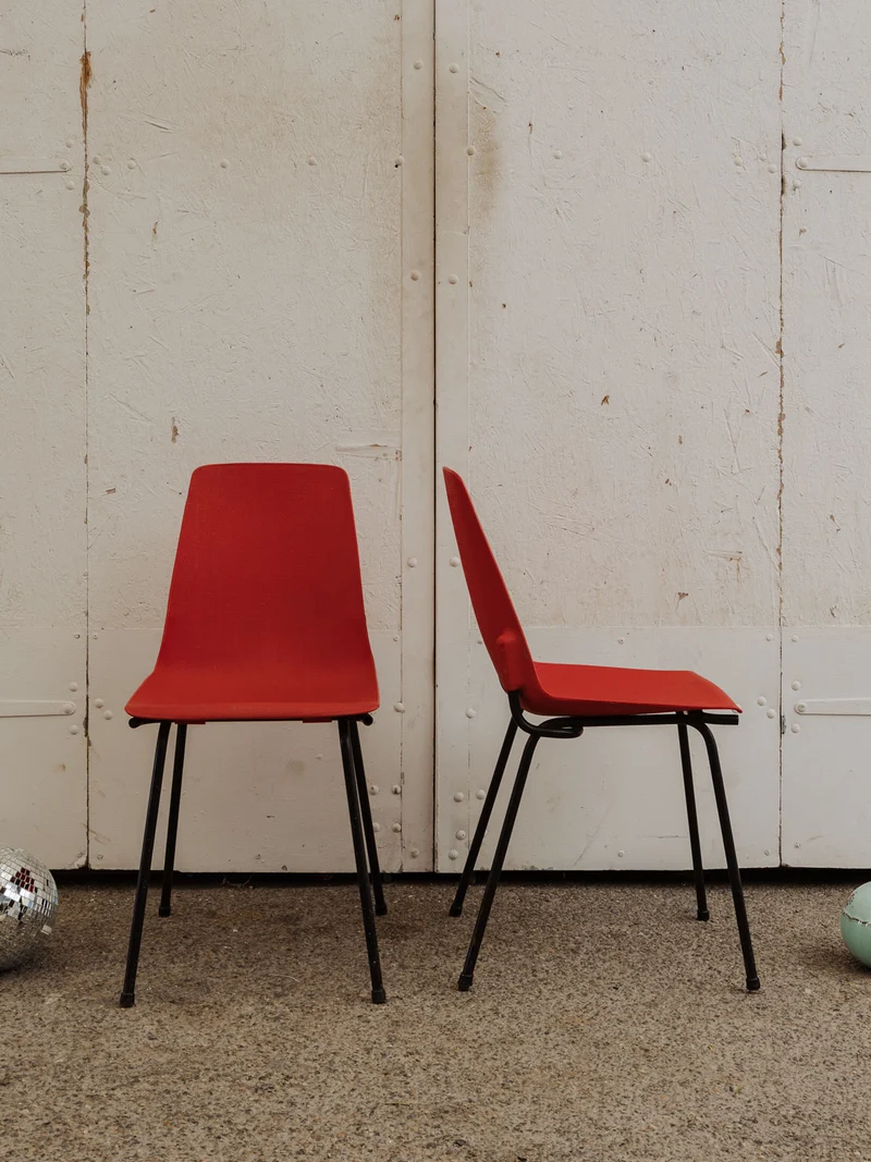 Alma, la paire de chaises rouges N°1616