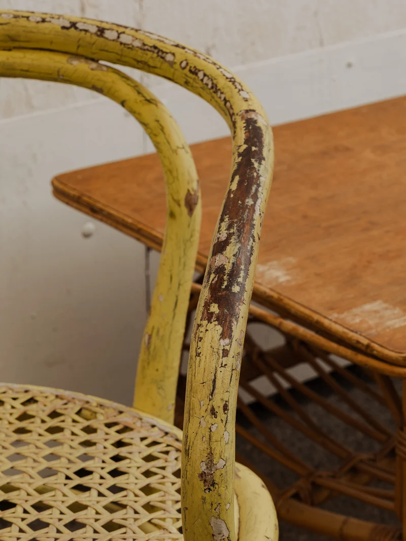 Ernest, le fauteuil en bois patiné jaune N°993
